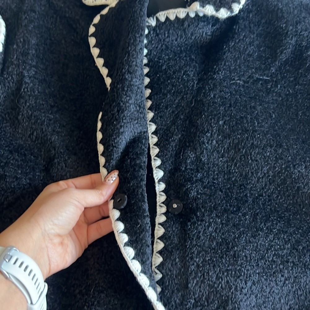 Endless Rose Stitched Throw Cardigan - Picture 6 of 11